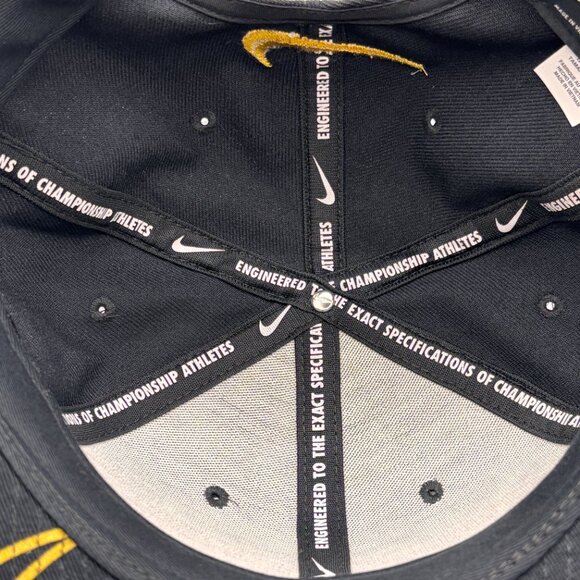 2015 Wisconsin Badgers Mens Basketball Regional Champions Nike Hat NCAA Snapback - Picture 8 of 9